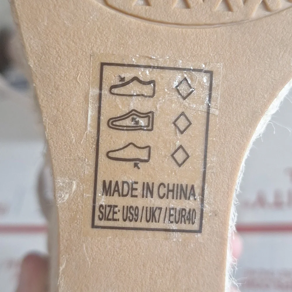 Qupid Birch Taupe Mocha Espadrille Wedges SIZE 9